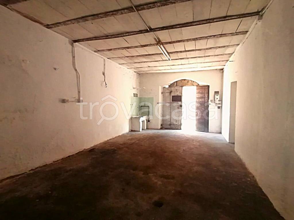 locale commerciale in vendita a Jesi