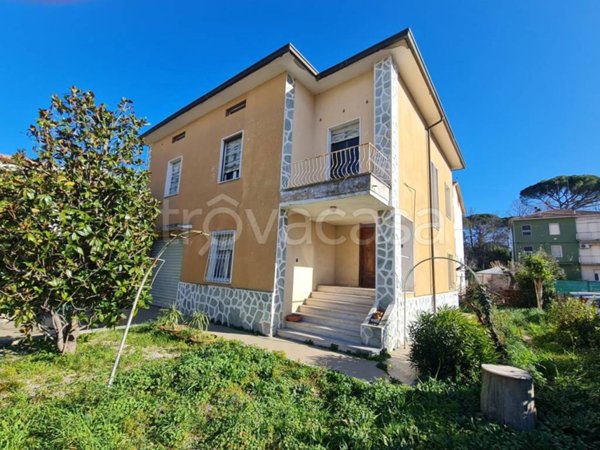 casa indipendente in vendita a Jesi