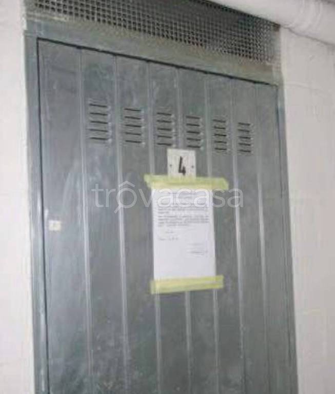 locale commerciale in vendita a Jesi