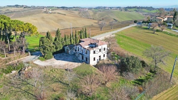 casa indipendente in vendita a Jesi