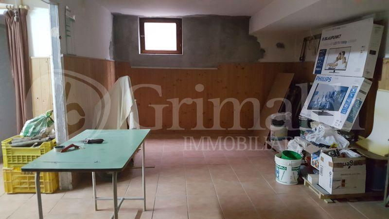 appartamento in vendita a Jesi in zona Mazzangrugno