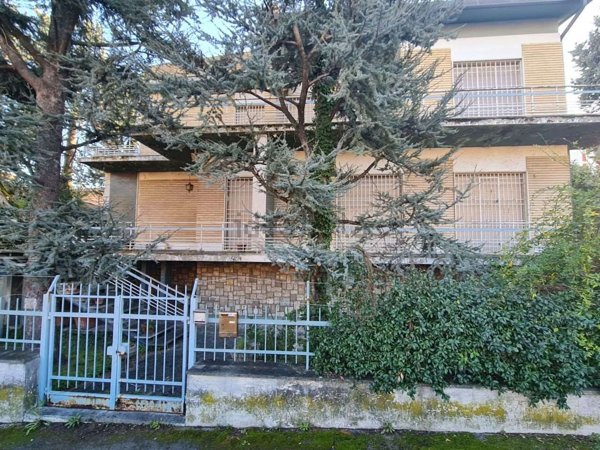 casa indipendente in vendita a Jesi