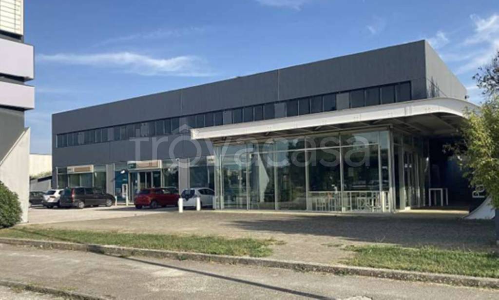locale commerciale in vendita a Jesi