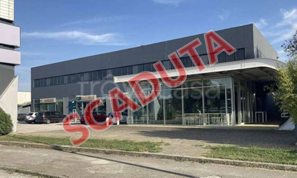locale commerciale in vendita a Jesi
