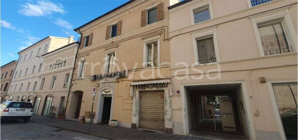 ufficio in vendita a Jesi