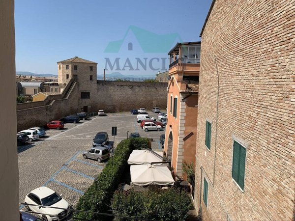 casa indipendente in vendita a Jesi