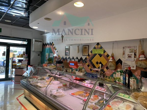 negozio in vendita a Jesi
