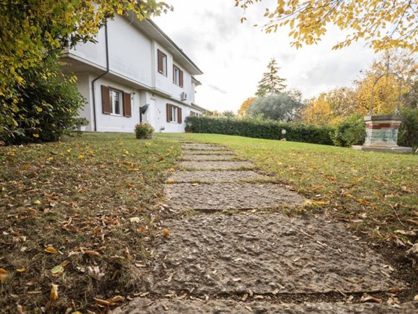 casa indipendente in vendita a Jesi