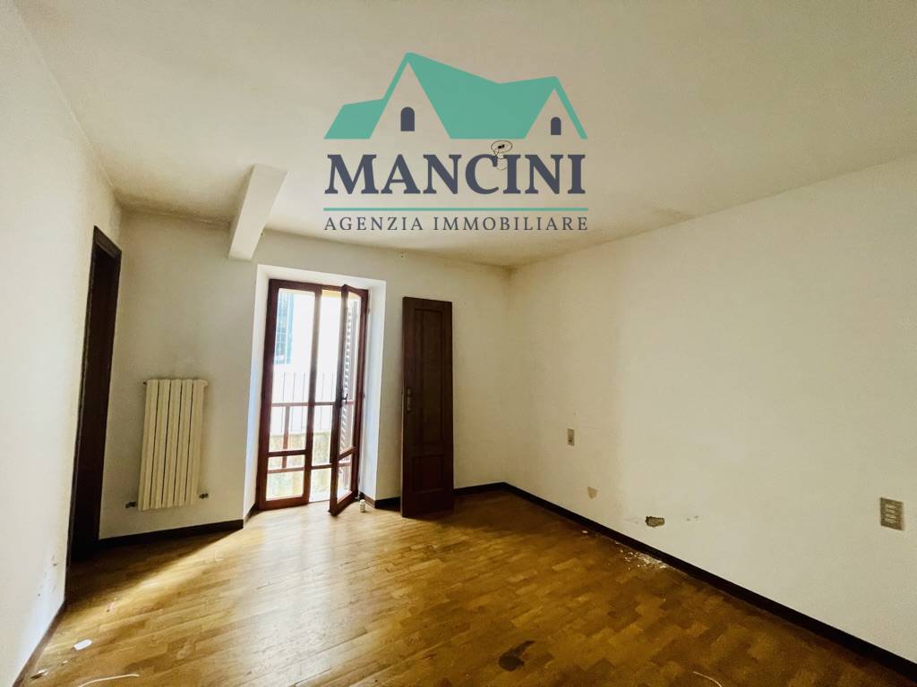 casa indipendente in vendita a Jesi