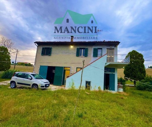 casa indipendente in vendita a Jesi