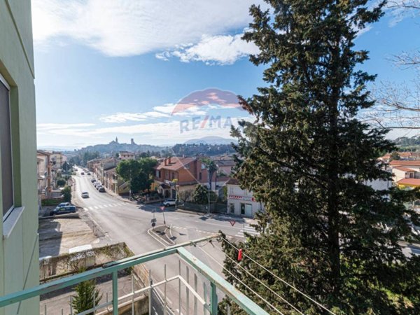appartamento in vendita a Jesi in zona Santa Lucia