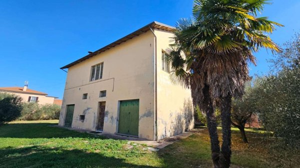 casa indipendente in vendita a Jesi
