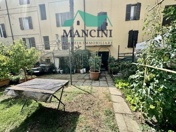 casa indipendente in vendita a Jesi