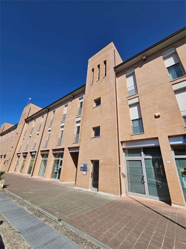 locale di sgombero in vendita a Jesi