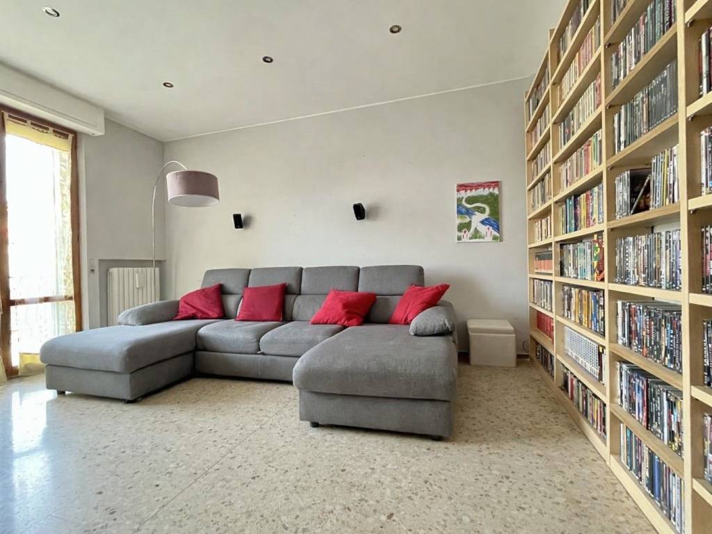 appartamento in vendita a Jesi in zona Mazzangrugno