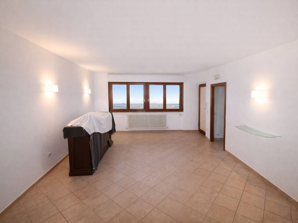 appartamento in vendita a Jesi in zona Tabano