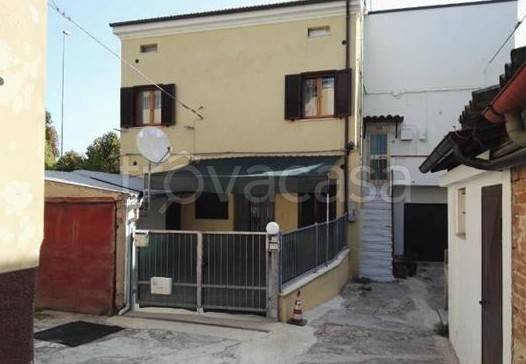 casa indipendente in vendita a Jesi