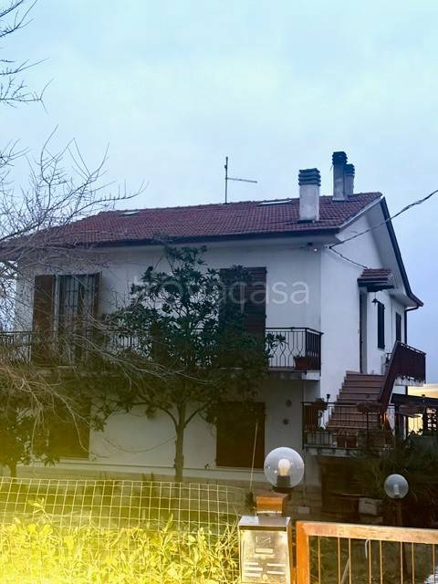 casa indipendente in vendita a Jesi