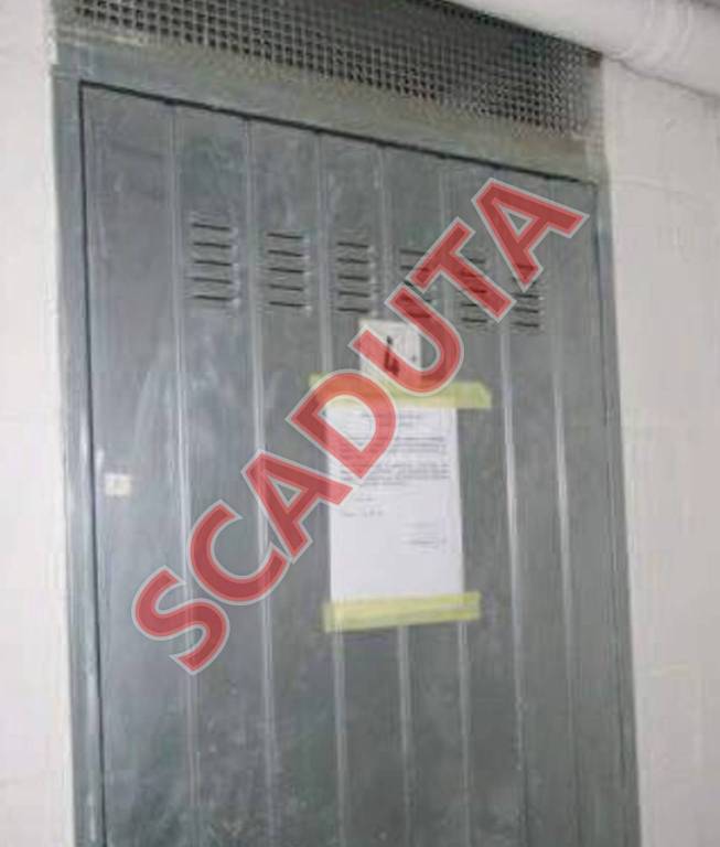 locale commerciale in vendita a Jesi