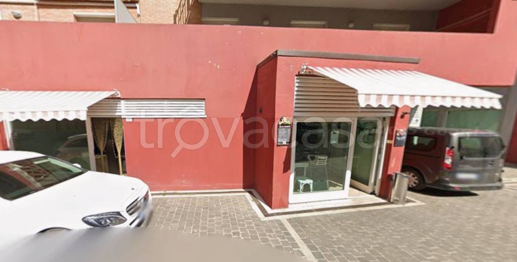 locale commerciale in vendita a Jesi