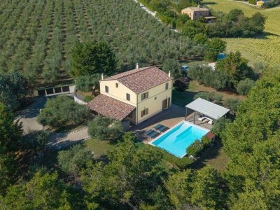 casa indipendente in vendita a Jesi