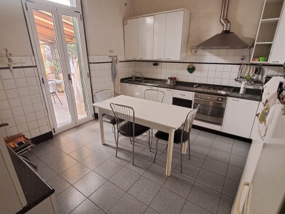 casa indipendente in vendita a Jesi