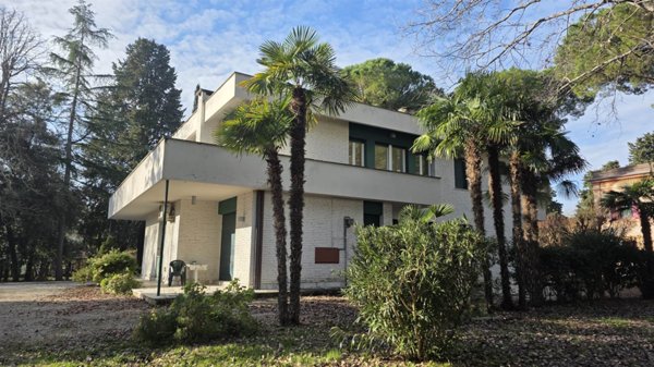 casa indipendente in vendita a Jesi