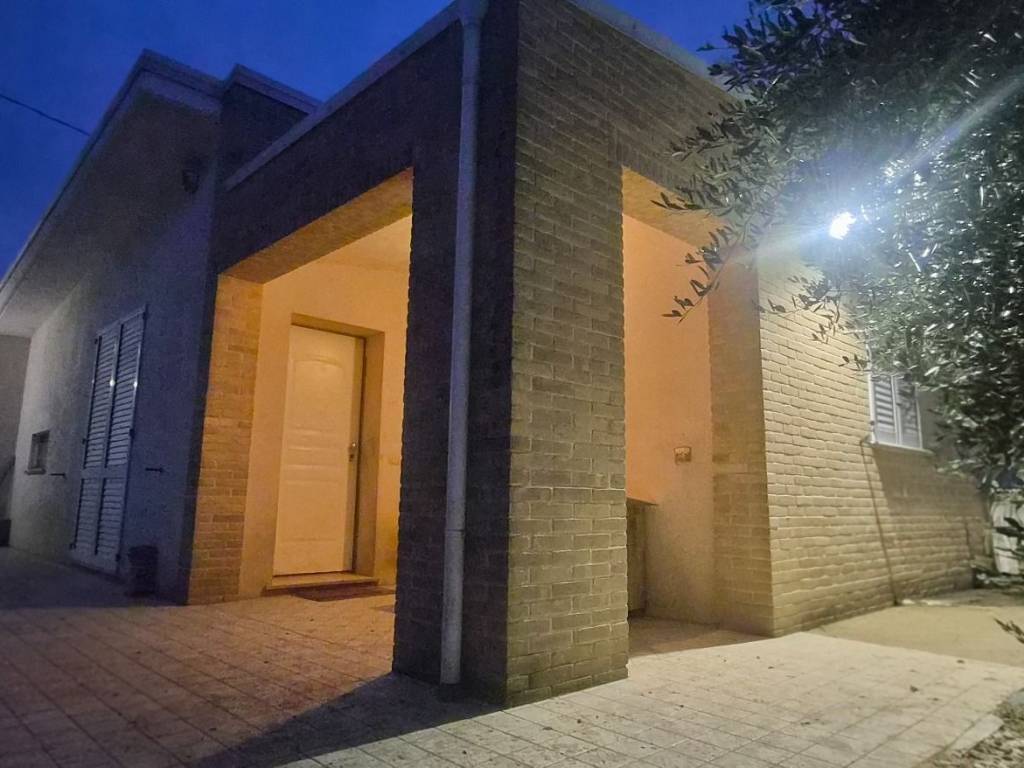 casa indipendente in vendita a Jesi