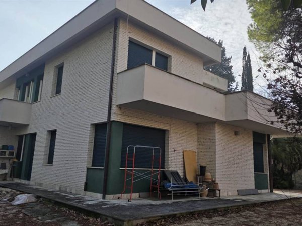 casa indipendente in vendita a Jesi