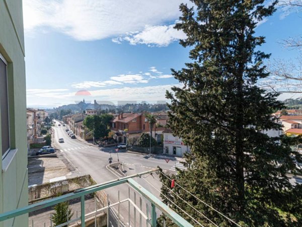 appartamento in vendita a Jesi in zona Santa Lucia
