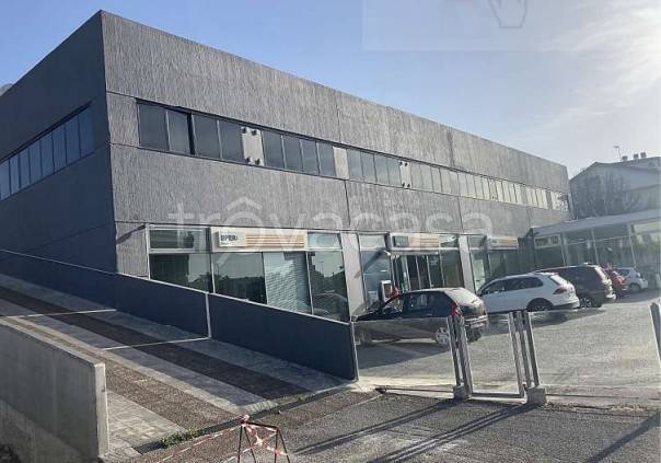 locale commerciale in vendita a Jesi