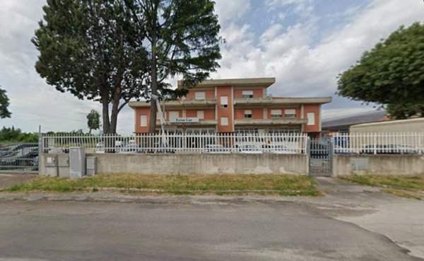locale commerciale in vendita a Jesi