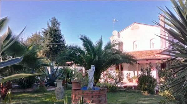 casa indipendente in vendita a Jesi