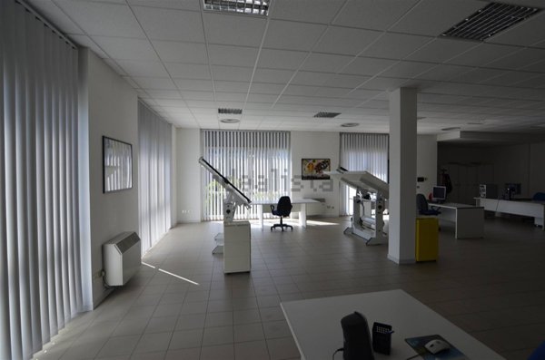 ufficio in vendita a Jesi