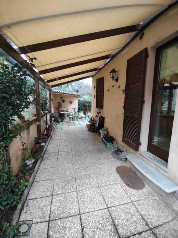 casa indipendente in vendita a Jesi