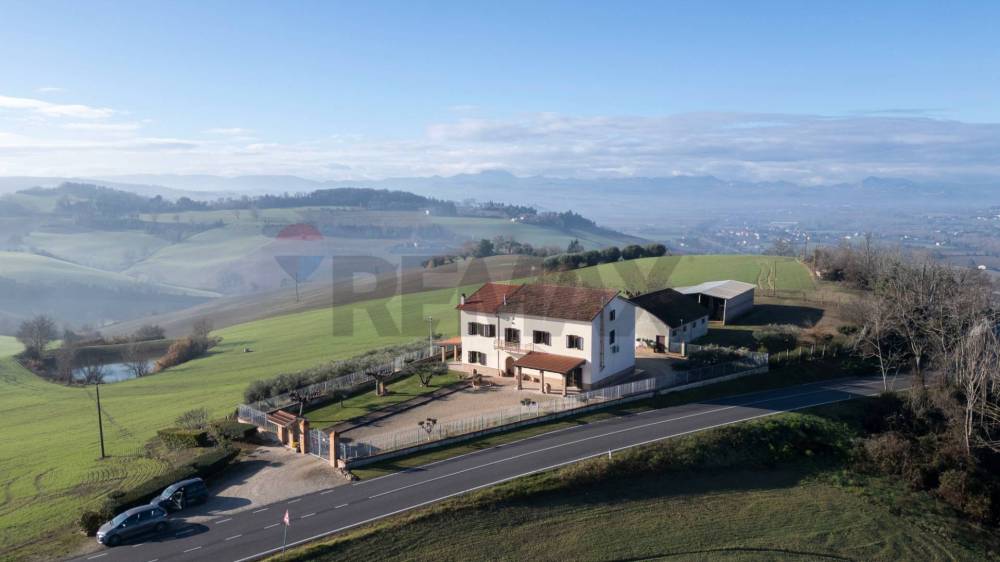 casa indipendente in vendita a Jesi in zona Mazzangrugno