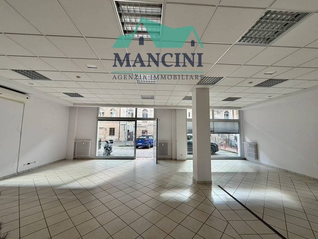 negozio in vendita a Jesi