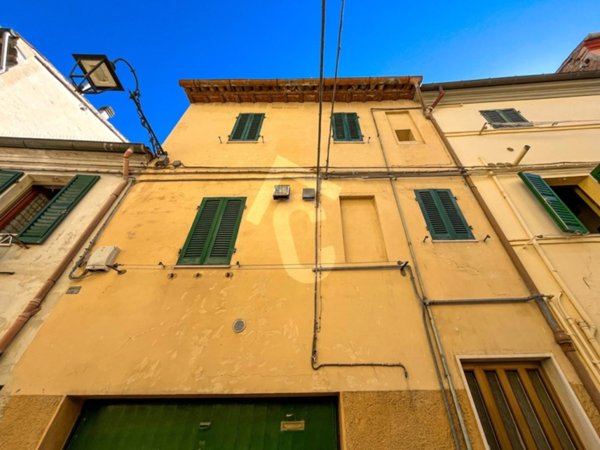 casa indipendente in vendita a Jesi
