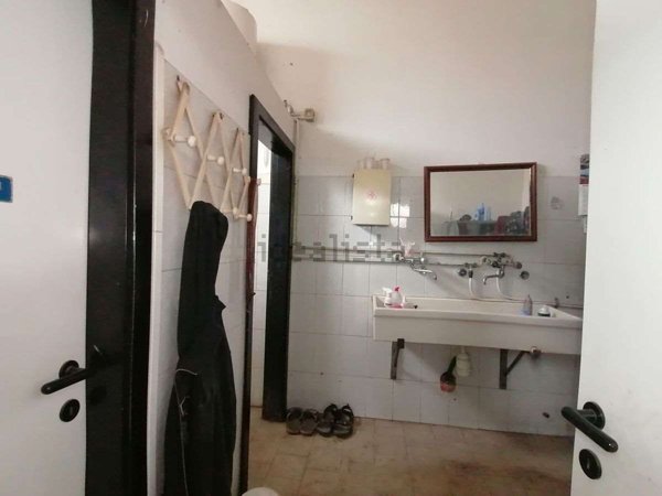 capannone in vendita a Jesi