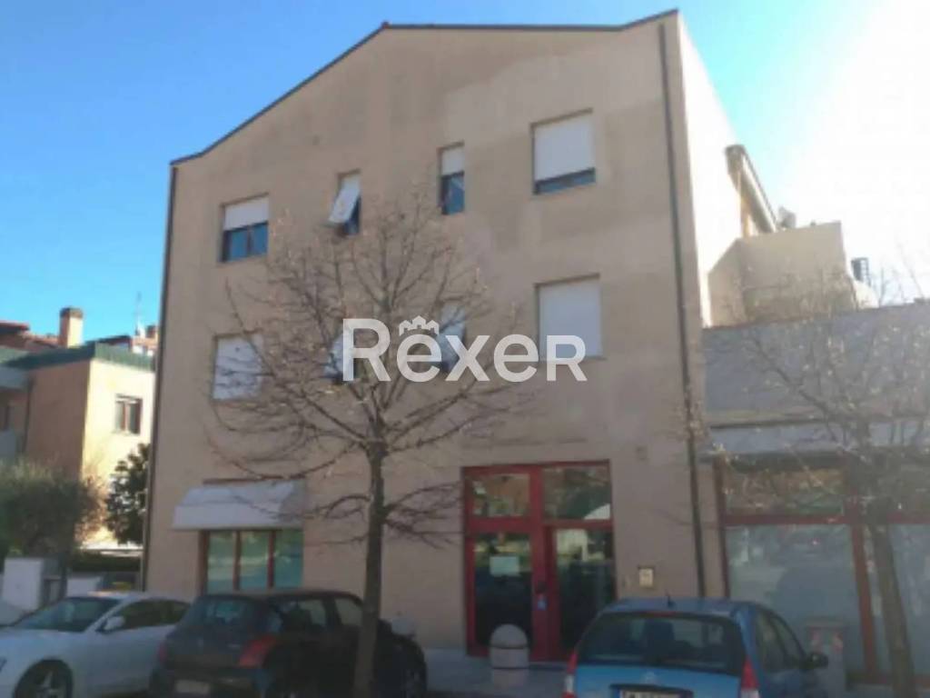 ufficio in vendita a Jesi