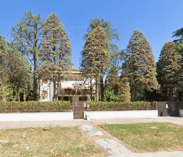 casa indipendente in vendita a Jesi