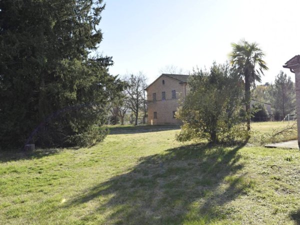 locale di sgombero in vendita a Jesi in zona Tabano