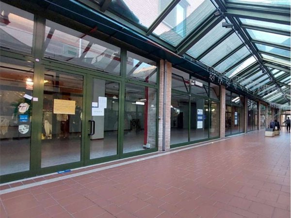 negozio in vendita a Jesi