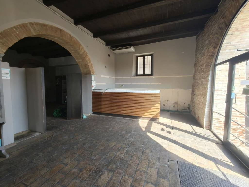 negozio in vendita a Jesi