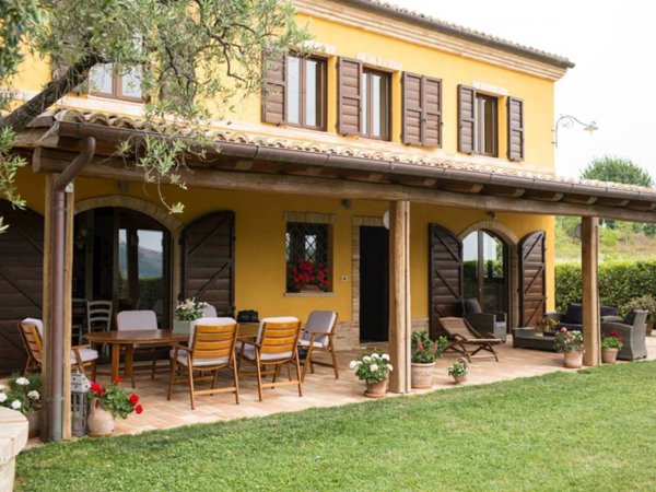 casa indipendente in vendita a Jesi