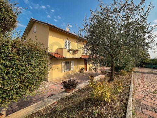 casa indipendente in vendita a Jesi