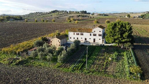 casa indipendente in vendita a Jesi