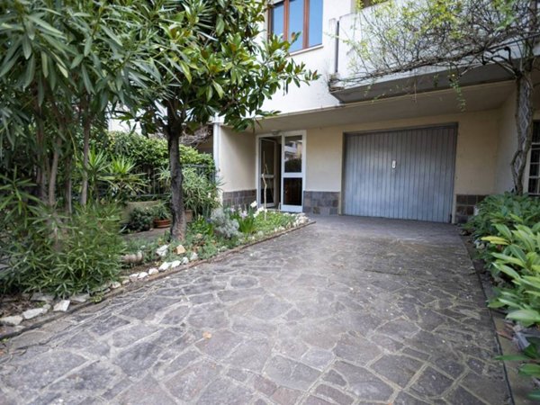 casa indipendente in vendita a Jesi