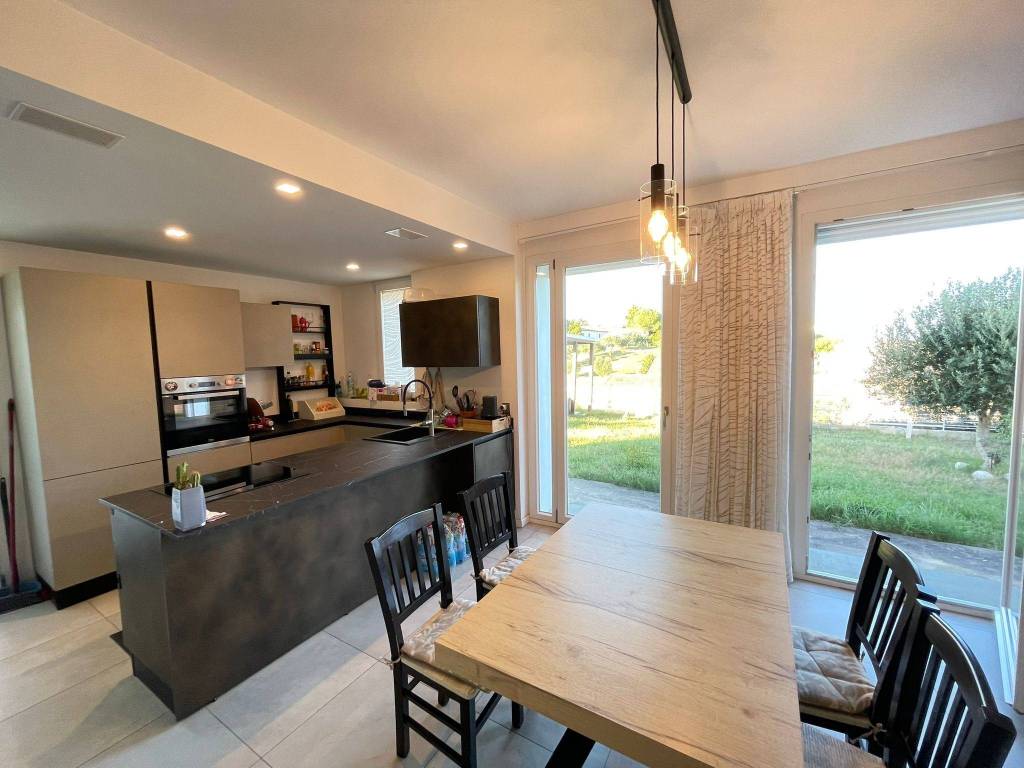 casa indipendente in vendita a Jesi in zona Tabano