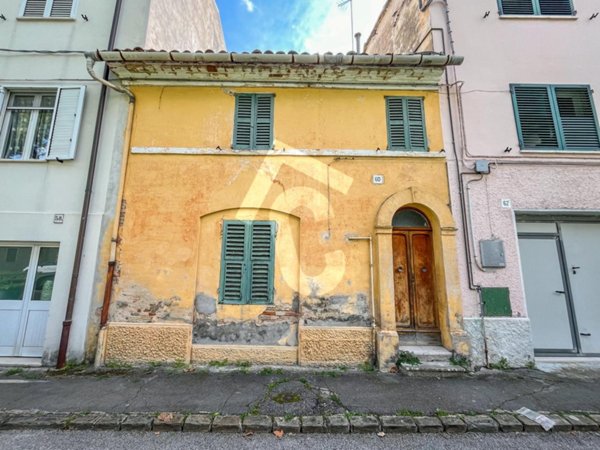 casa indipendente in vendita a Jesi